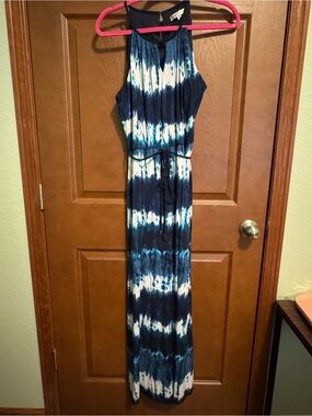 HOT 🔥SOFT & COMFY - Sandra Darren Stylish Blue Tie Die Halter Dress